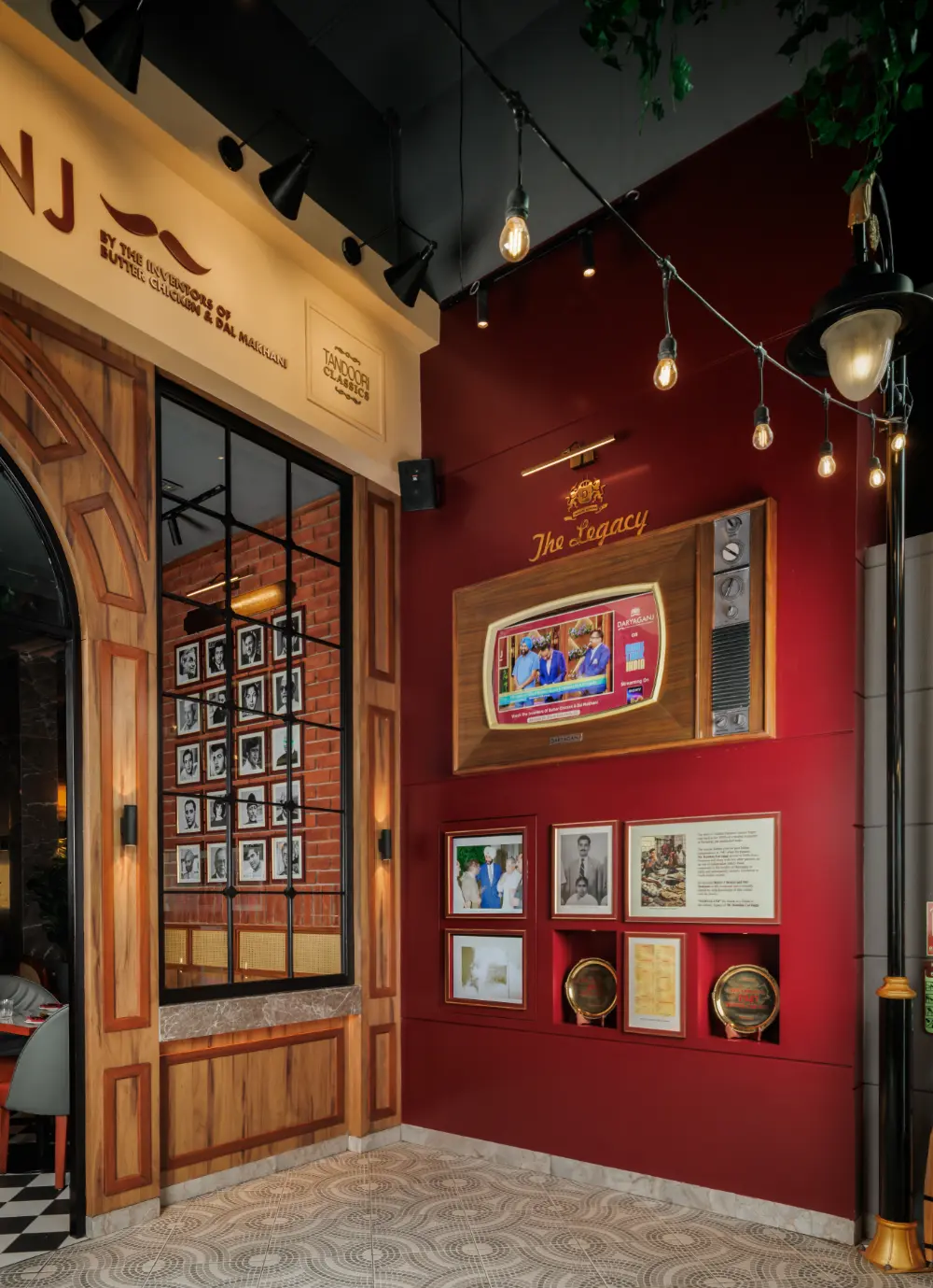 The Daryaganj Gold wall with photos of Kundal Lal Jaggi and videos