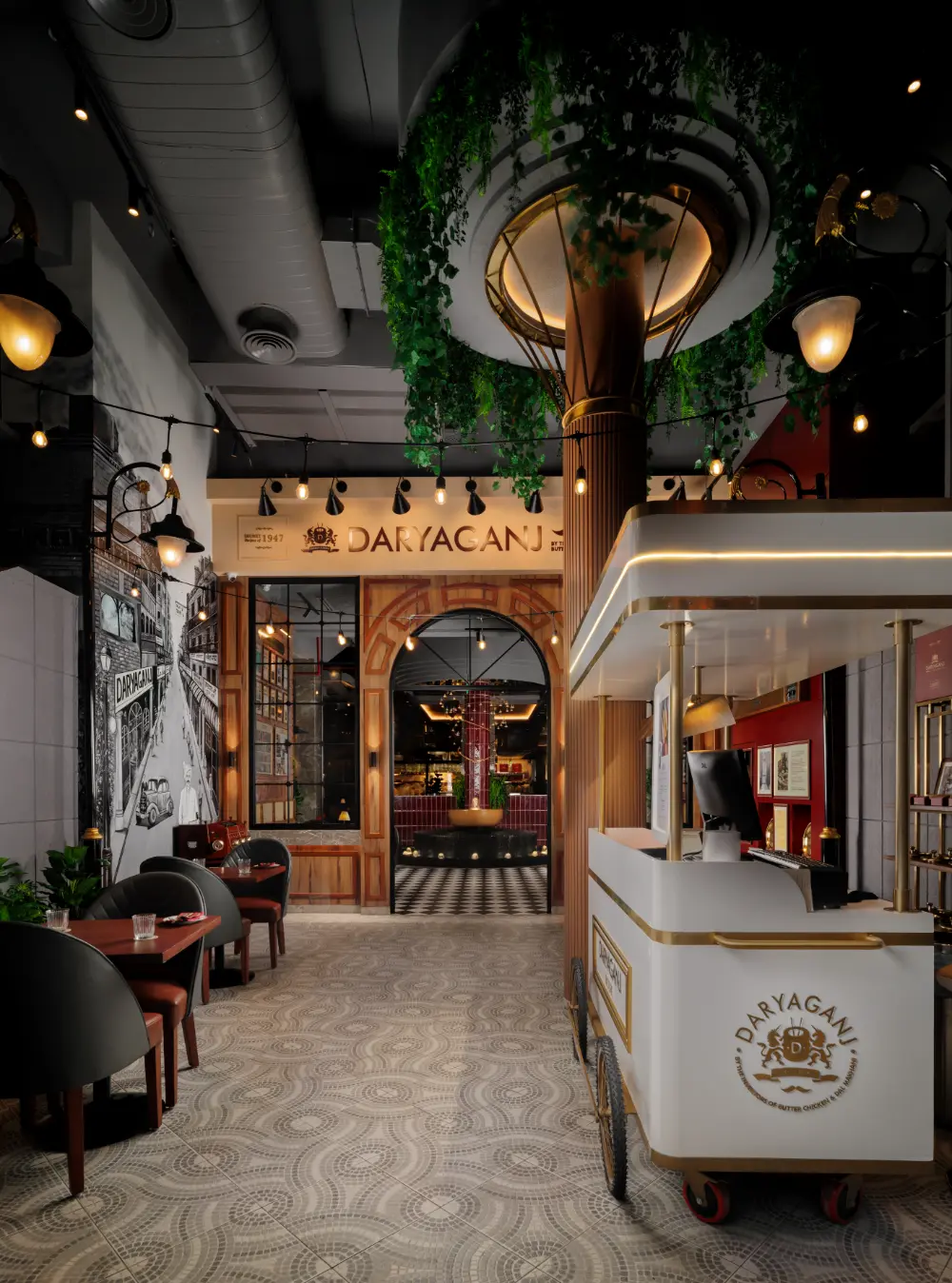 The entrance to Daryaganj Gold with the Kulfi vendor