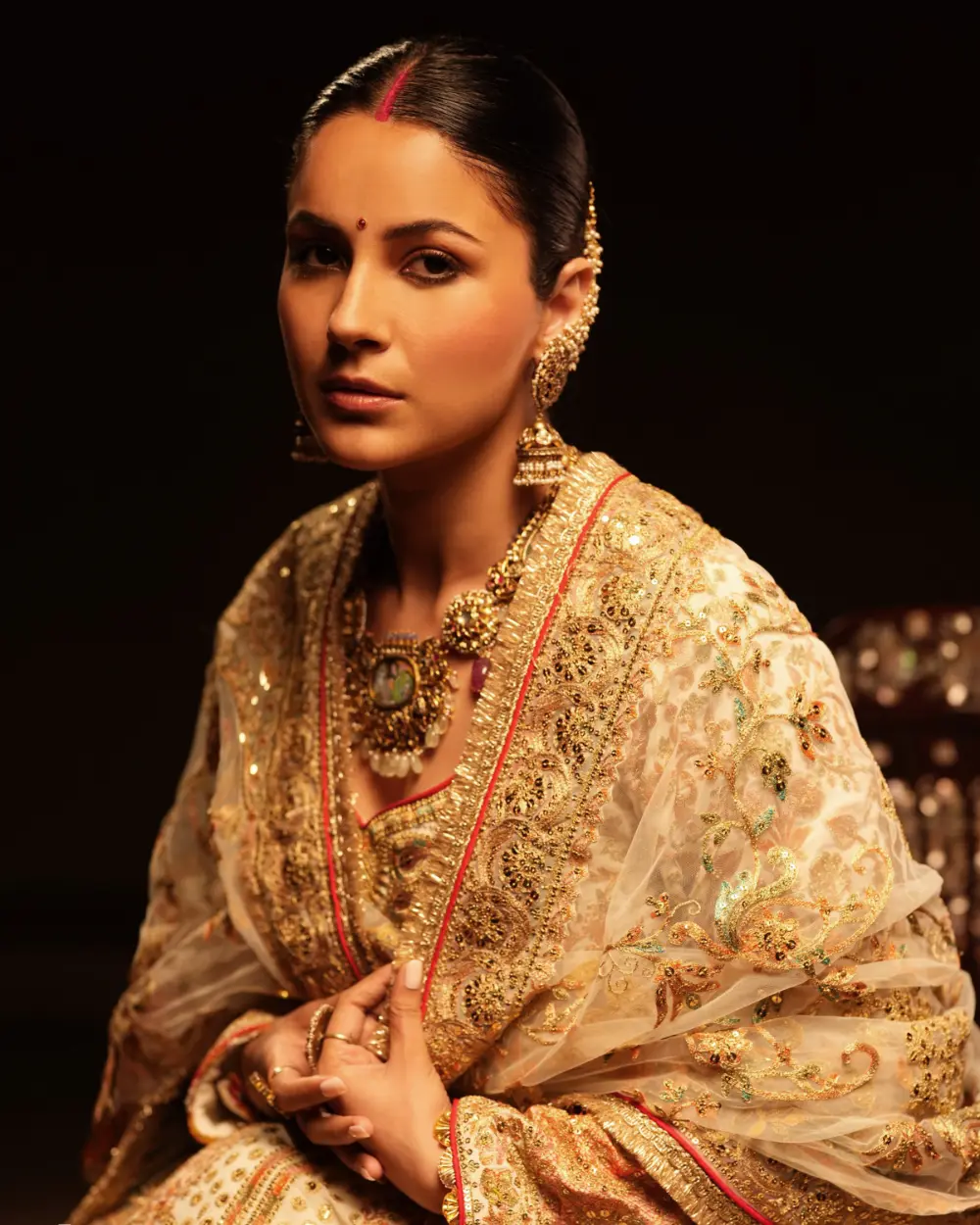 Hand-painted miniature necklace with polki adds grandeur